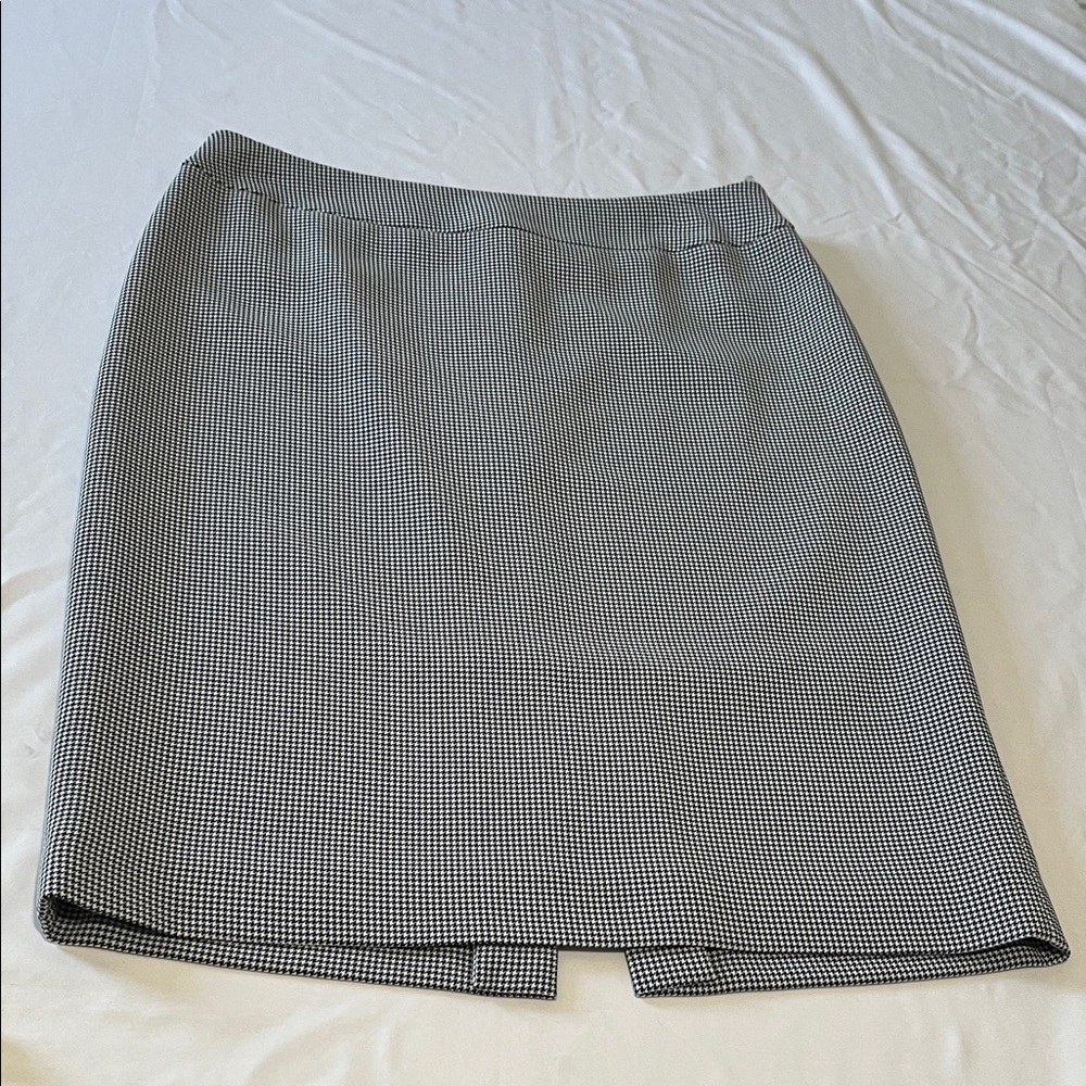 Preston & York Black and White Houndstooth Pencil Skirt